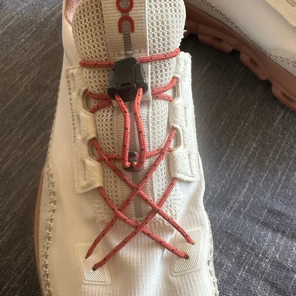 On running cloudaway sneaker shoe size 8.5 - Picture 4 of 4